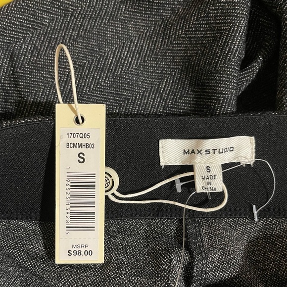 NWT! Women’s Max Studio flat front b/w subtle chevron pull on wide leg pants Sm - Picture 5 of 5